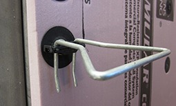 Thermally efficient single barrel veneer anchor including thermal break technology and air barrier sealing washer.