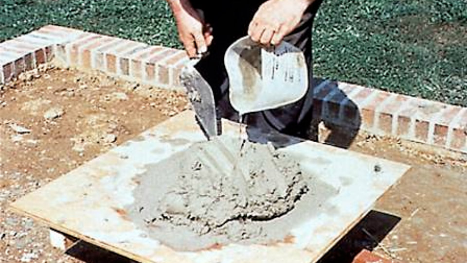 Retempering mortar – adding water and remixing – helps maintain plasticity and workability. Photo courtesy of The Masonry Society.
