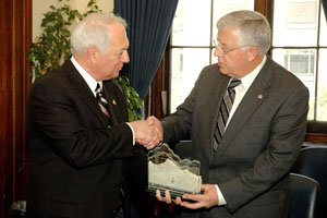 MCAA President Frank Campitelli presents Senator Mike Enzi (R-WY) with the Foundation of Freedom award.