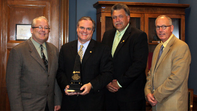 Senator Mark Pryor of Arkansas is presented with the MCAA Freedom and Prosperity award.